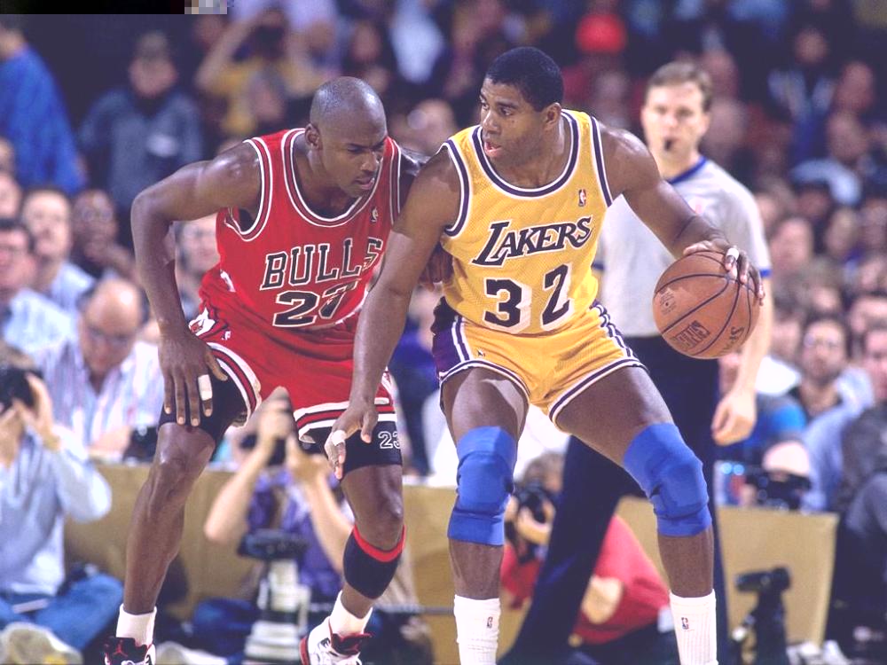  贾巴尔发球上网战术奏效，轻取胜利晋级次轮