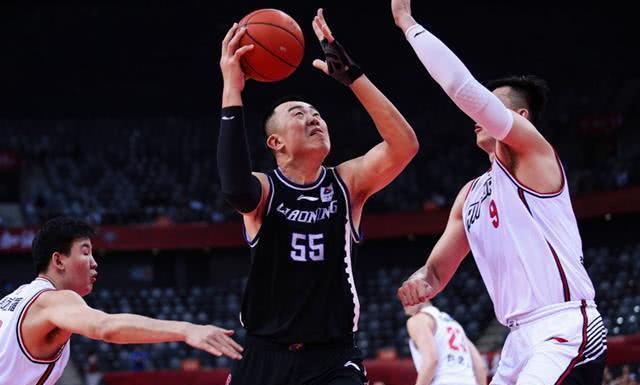  内线绞肉机对抗激烈篮板争夺白热化