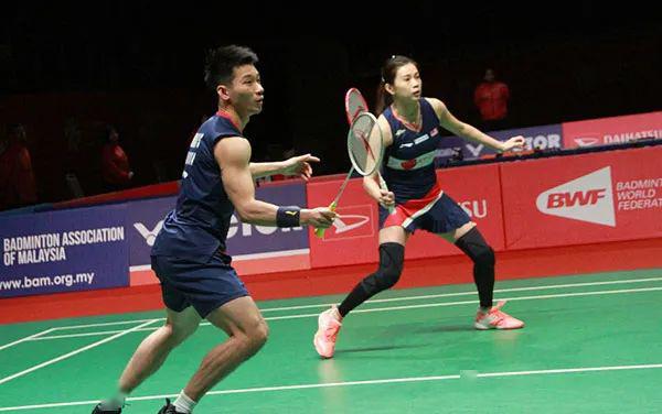  莱巴金娜发球上网战术制霸赛场