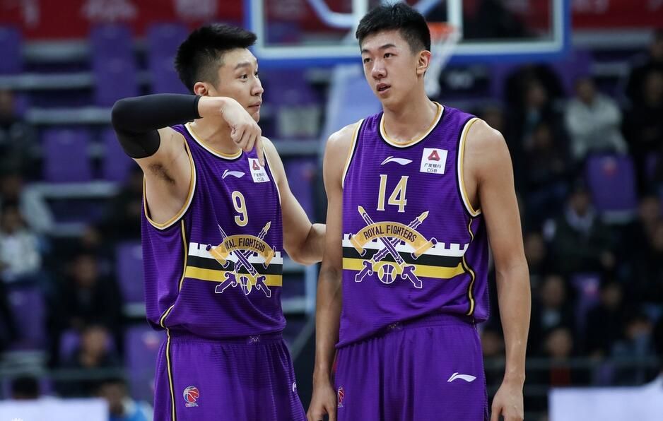  张镇麟隔扣外援辽宁战胜青岛展实力