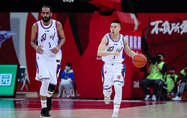  青年军刮起青春风暴，连胜势头不可挡