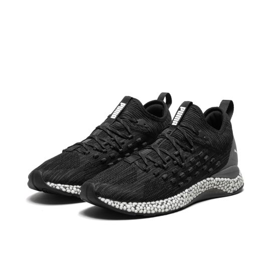 网球鞋科技突破,减震凝胶与轻量化完美结合