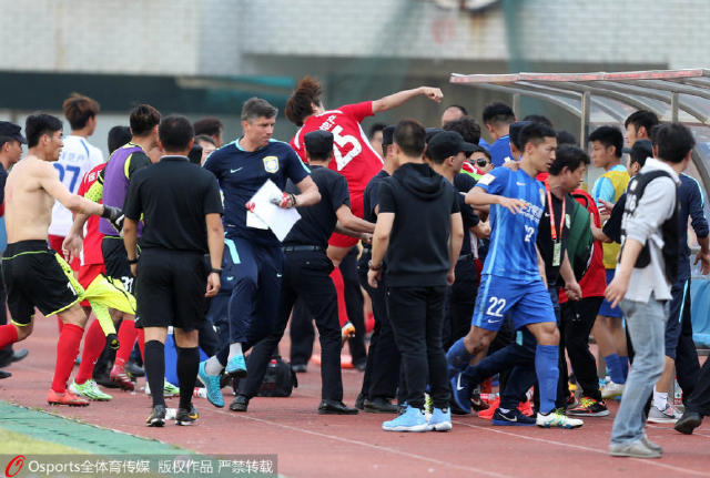  球场暴力事件频发，足协重拳整治赛风赛纪