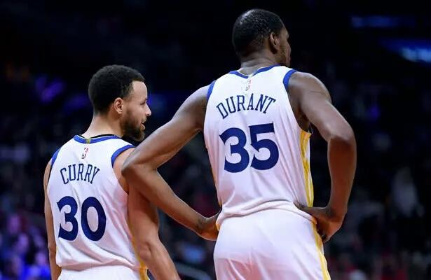  库里三分雨倾盆，勇士主场碾压鹈鹕队